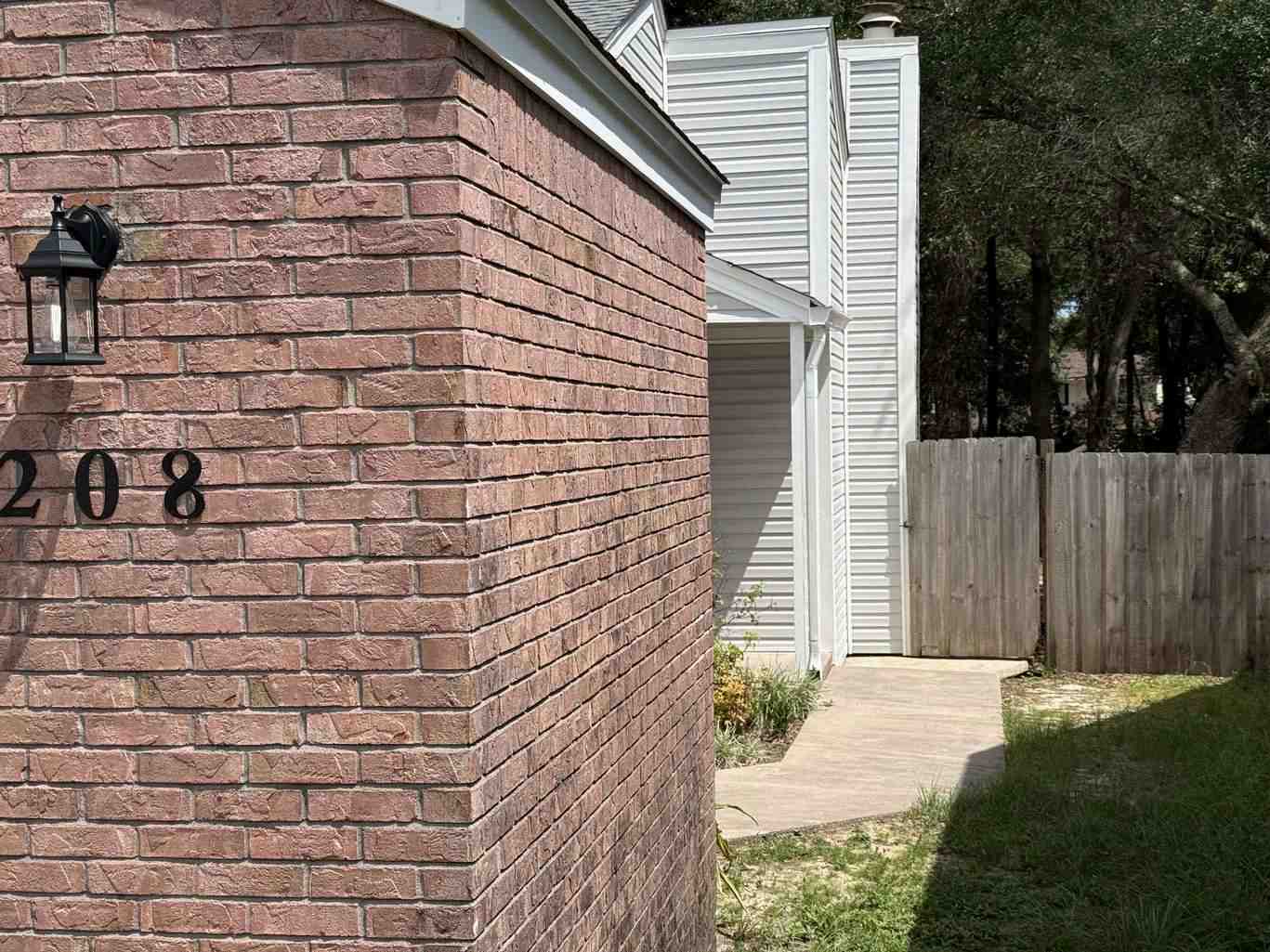 Building Photo - 208 Cottonwood Ct