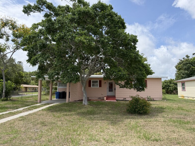 Building Photo - 2 Bed/1 Bath