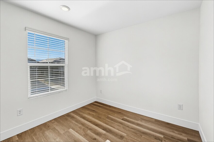 Building Photo - 8744 N Begonia Ct
