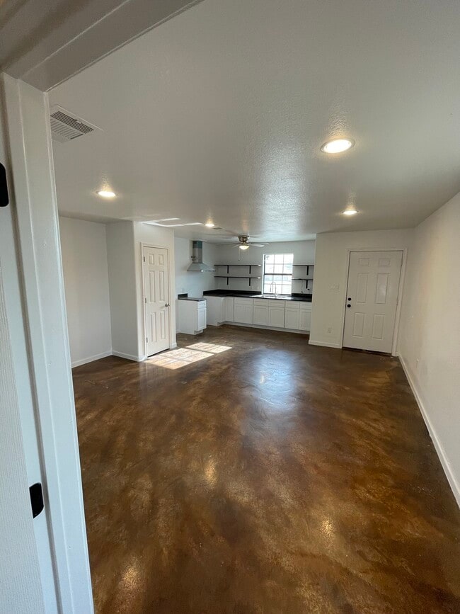 Building Photo - 410 Sugar Haven