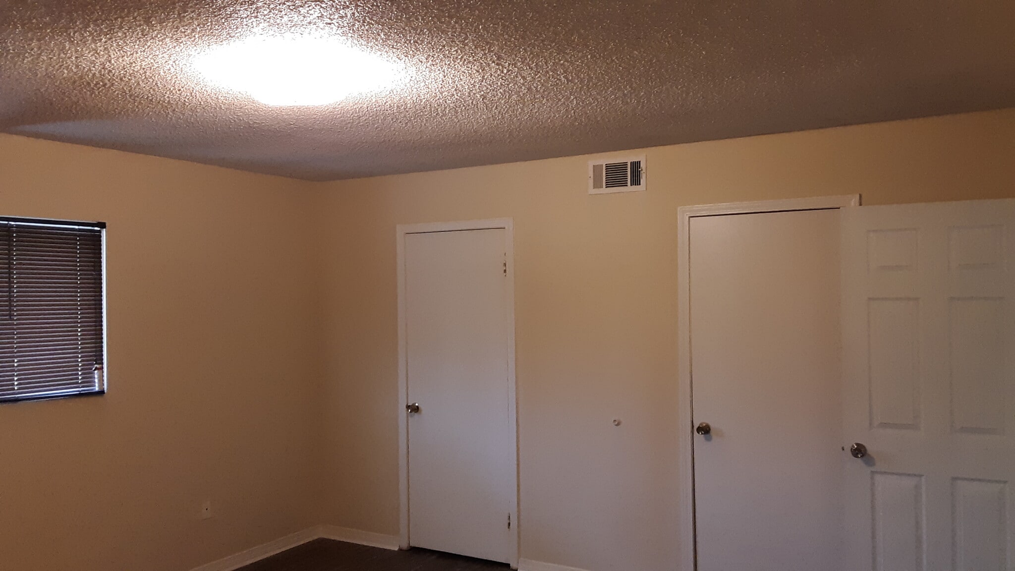 Building Photo - 142 Fields St