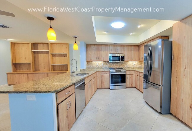 Building Photo - CLASSIC SARASOTA POOL HOME WITH UPDATES AN...
