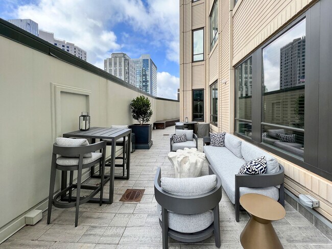 Building Photo - 690 Market St