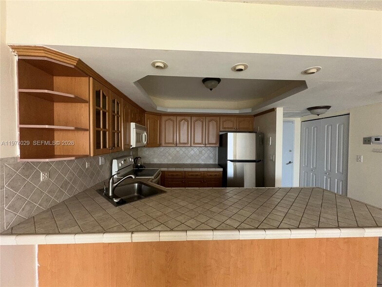 Building Photo - 3180 S Ocean Dr