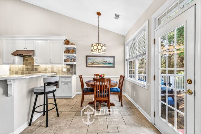 Building Photo - Spacious Retreat in Mt. Pleasant