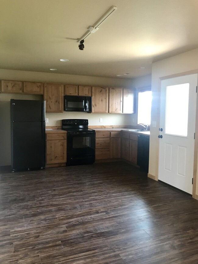 Building Photo - Brand New - 3 Bedroom 2 1/2 Bathroom Townh...