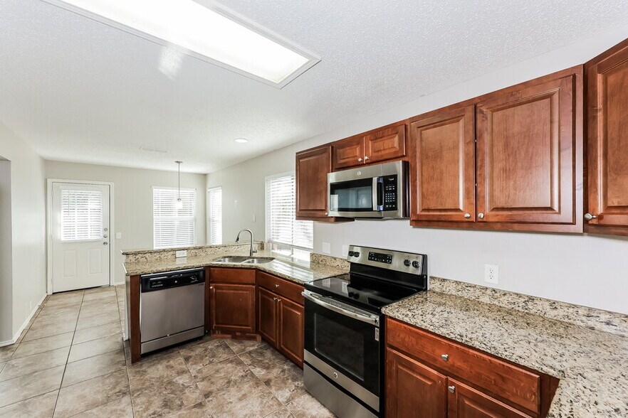 Building Photo - 8533 Tallahassee Ln