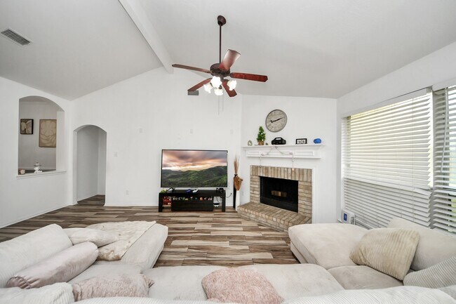 Building Photo - 18318 Farriswood Ct
