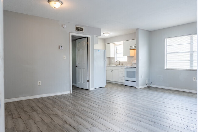 1BR, 1BA - 575SF - Living Room - 13104-13108 Leisure Wood Pl