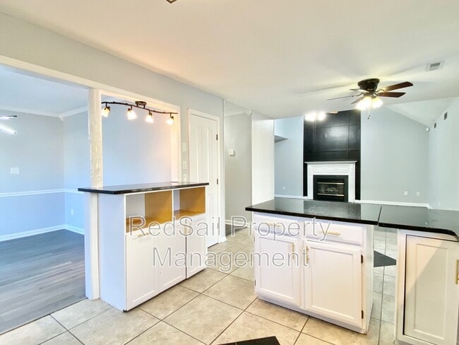 Building Photo - 851 Weston Ct