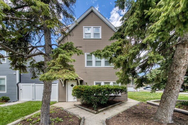 Primary Photo - 5002 W Gunnison St