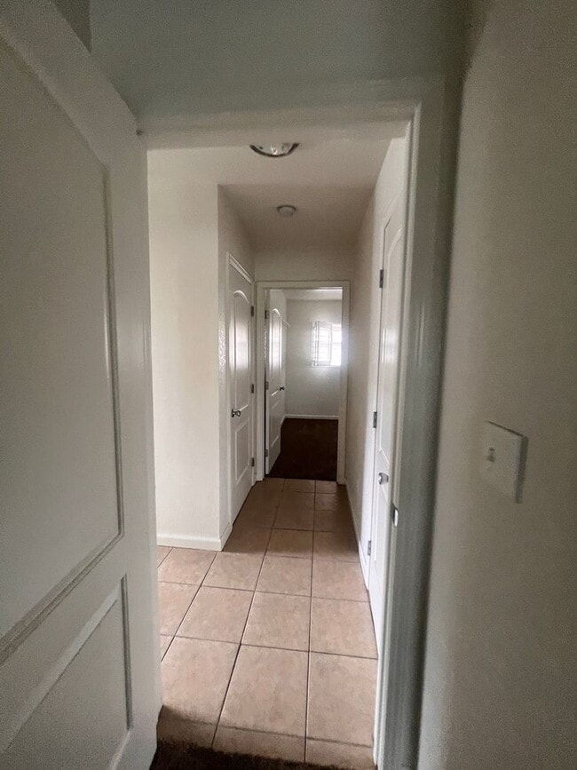 Building Photo - Super cute 2 bedroom condo