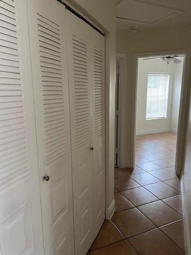 Building Photo - 1311 Seagrape Cir