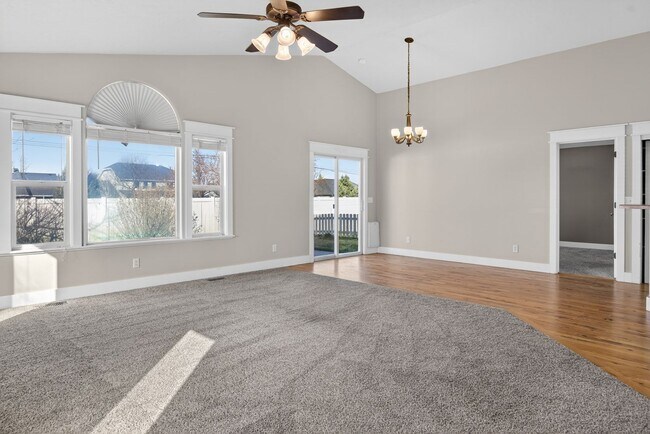 Building Photo - Spacious Home in Quiet Star Cul-de-Sac with Large Yard