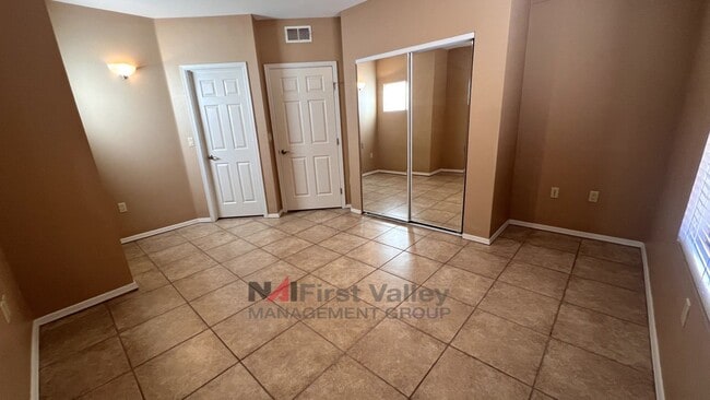 Building Photo - 2 Bedrooms, 2 Baths