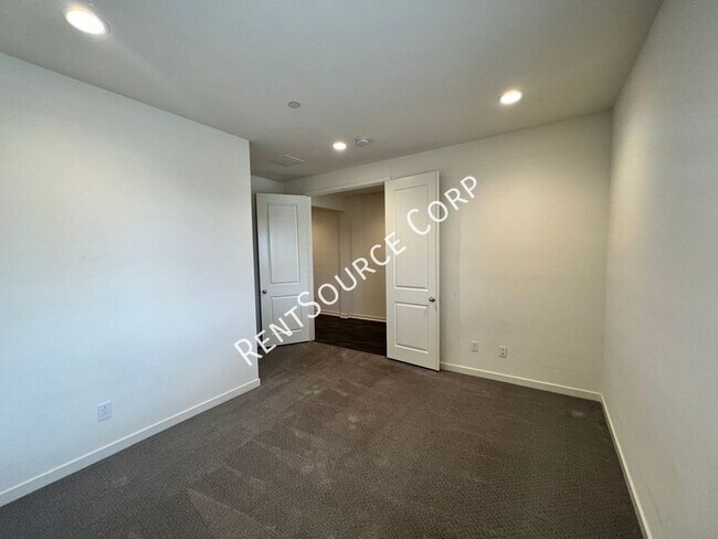 Building Photo - 45016 Marbella St