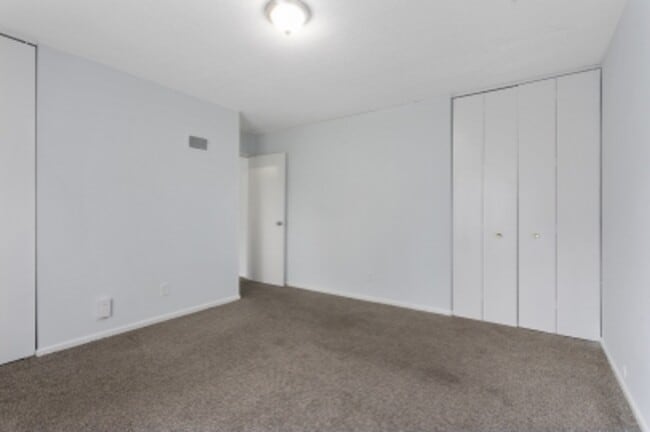 Building Photo - 508 W 89th St