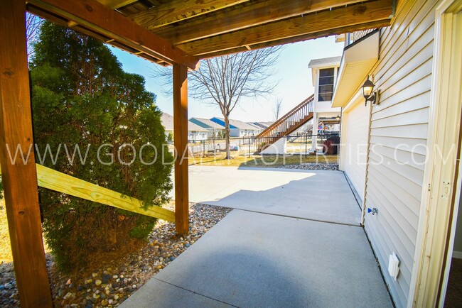 Building Photo - 4 Bedroom Detached Townhome in Waukee with Finished Basement