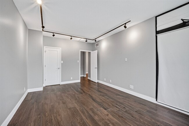 Building Photo - 5150 Hidalgo St