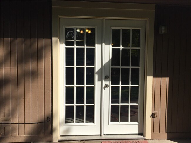 Building Photo - 1138 Oxford Dr