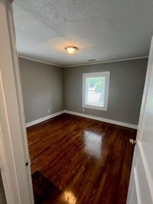 Building Photo - BELOW MARKET RENT!