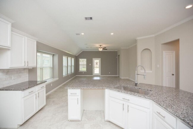 Building Photo - 15810 Vanderpool River Dr