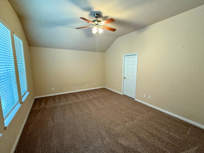 Building Photo - 18434 Rogers Bend