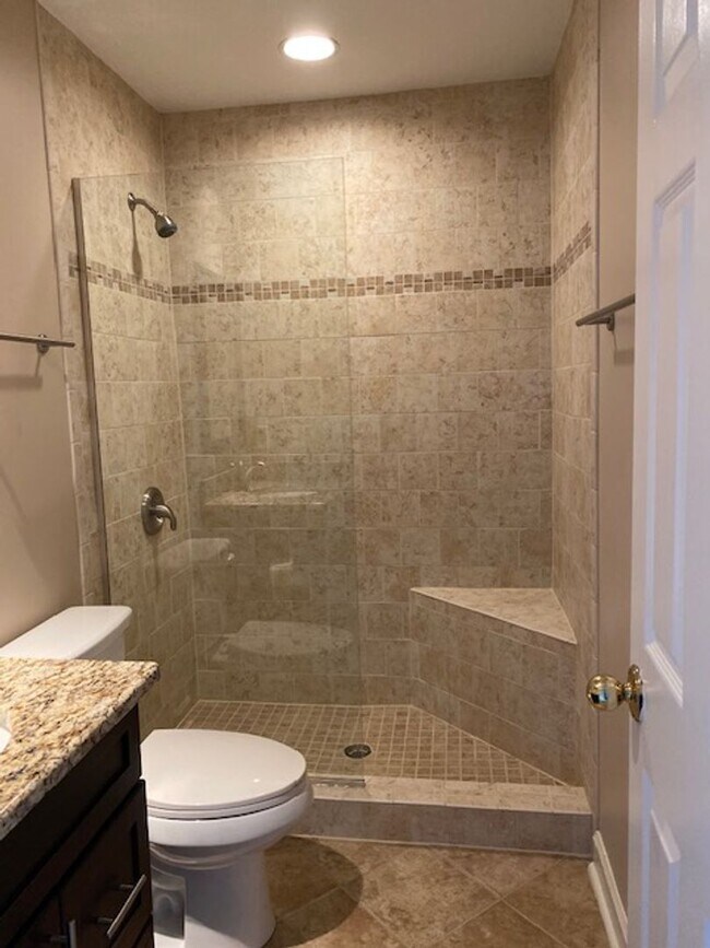 Building Photo - Spacious Chapel Hill Living with Resort-St...