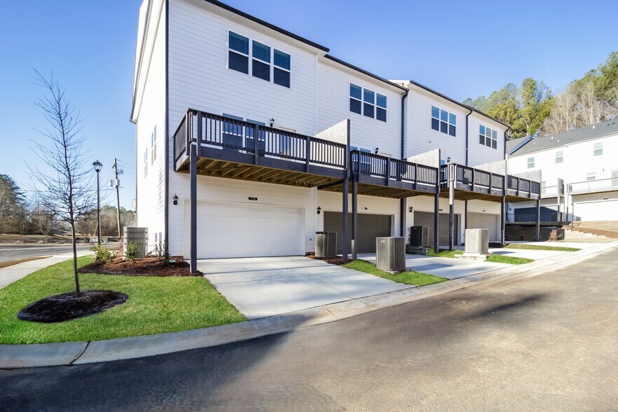 Building Photo - 811 Calvin Pk Dr