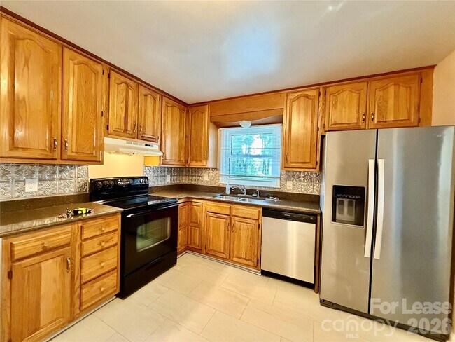 Building Photo - 3132 Dawnshire Ave