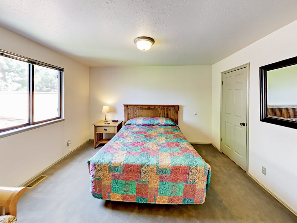 Building Photo - 8014 S Sunnyoak Cir