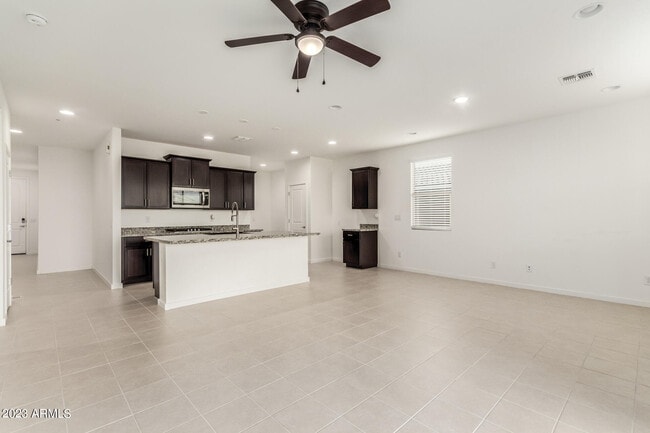 Building Photo - 18012 W Pierson St