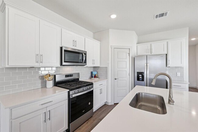 Building Photo - 523 Millbrook Blvd