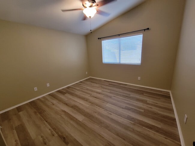 Building Photo - 4318 E Milton Dr