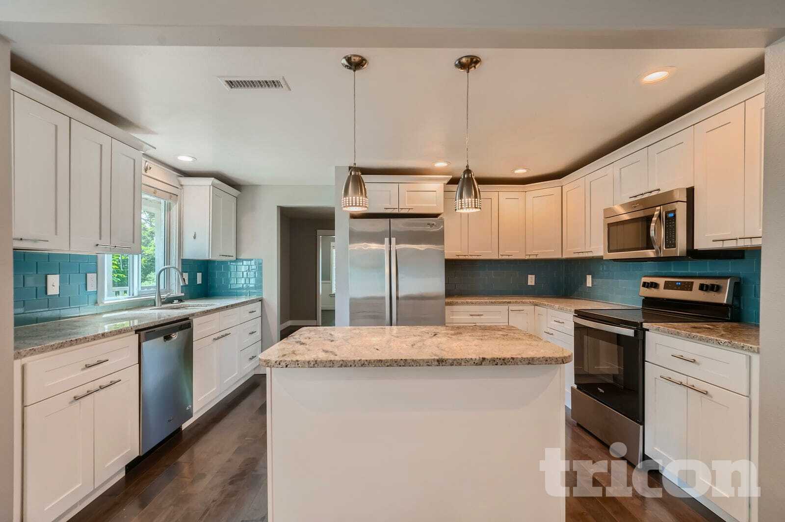 Building Photo - 711 Le-Lou-Wa Pl NE