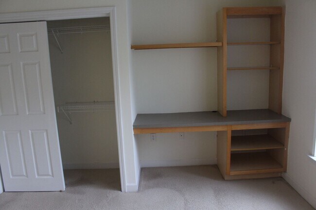 Building Photo - 611 Harts Cove Way