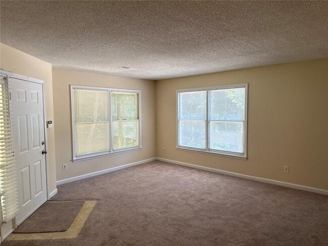 Building Photo - 1600 Oakpoint Dr SW