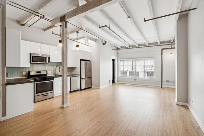 Building Photo - Stunning West Oakland Live Work Loft w/ Ground Floor Studio