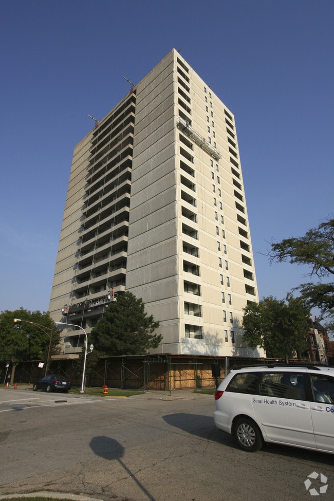 Pioneer Village 340 E 38th St Chicago IL 60653 Apartment Finder