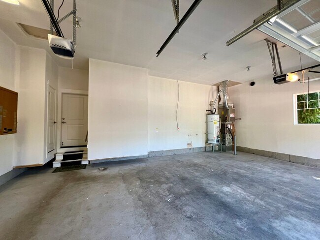 Building Photo - PENDING APPLICATION; Spacious Home on Golf Course  - All Bedrooms En Suite