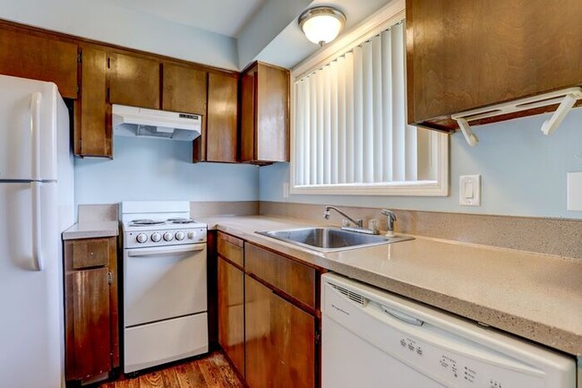 Primary Photo - Washer/Dryer in unit! 2 bedroom 1 bath. Pe...