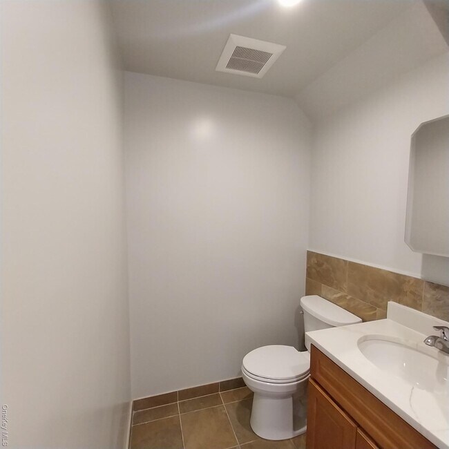 Building Photo - 343 Jackson St