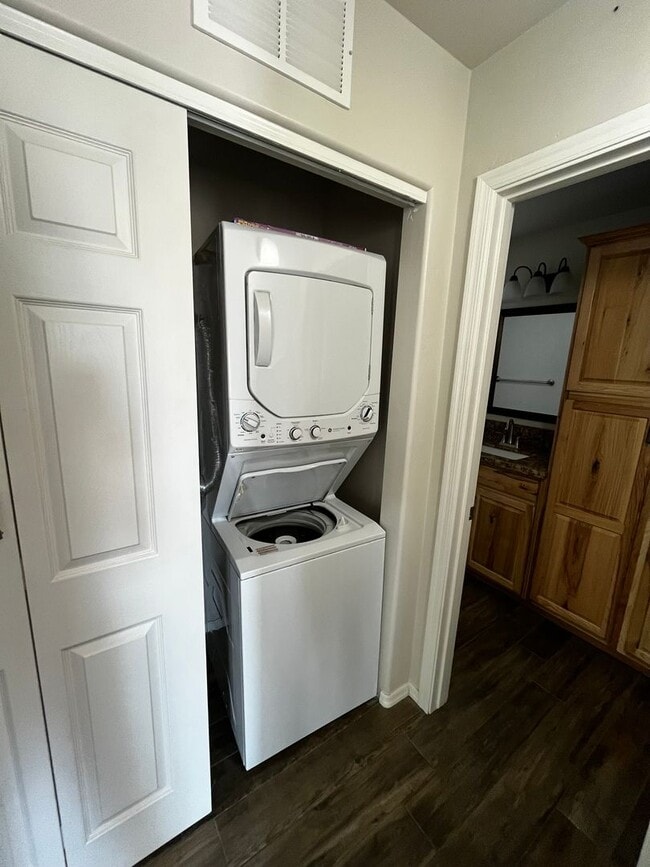 Building Photo - 1 Bed 1 Bathroom Casita UTILITIES INCLUDED!