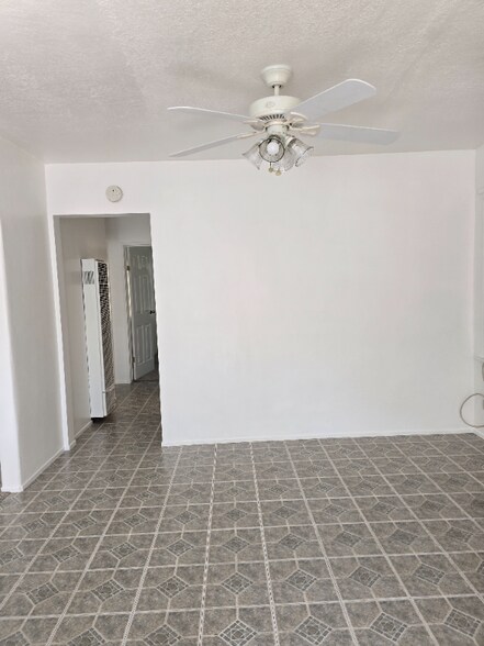 Building Photo - 925 W Mirada Rd