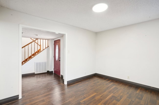 Building Photo - Beautiful Home Located in Thousand Oaks Mo...
