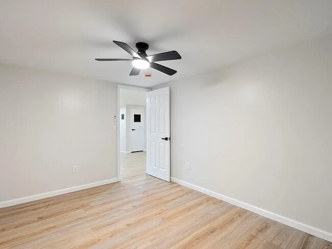 Building Photo - 38 Meadowlark Ln