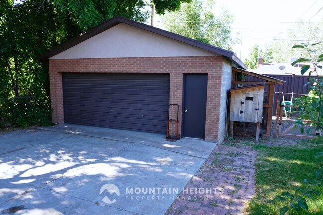 Building Photo - 2784 E Delsa Dr
