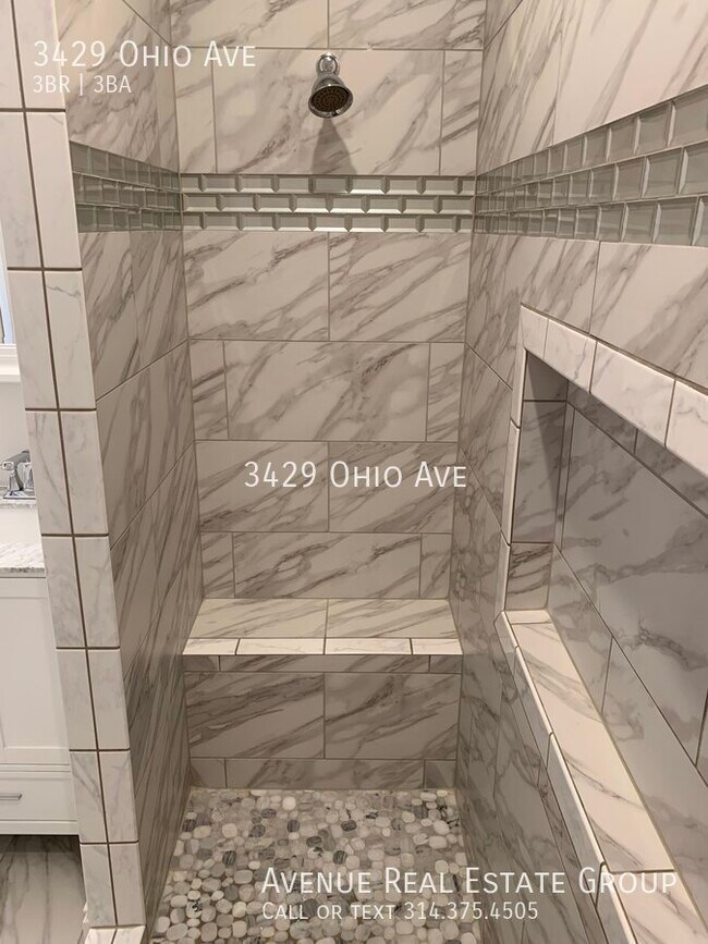 Building Photo - Beautifully Renovated Townhouse