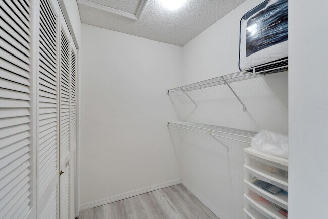 Building Photo - 840 Audubon Dr