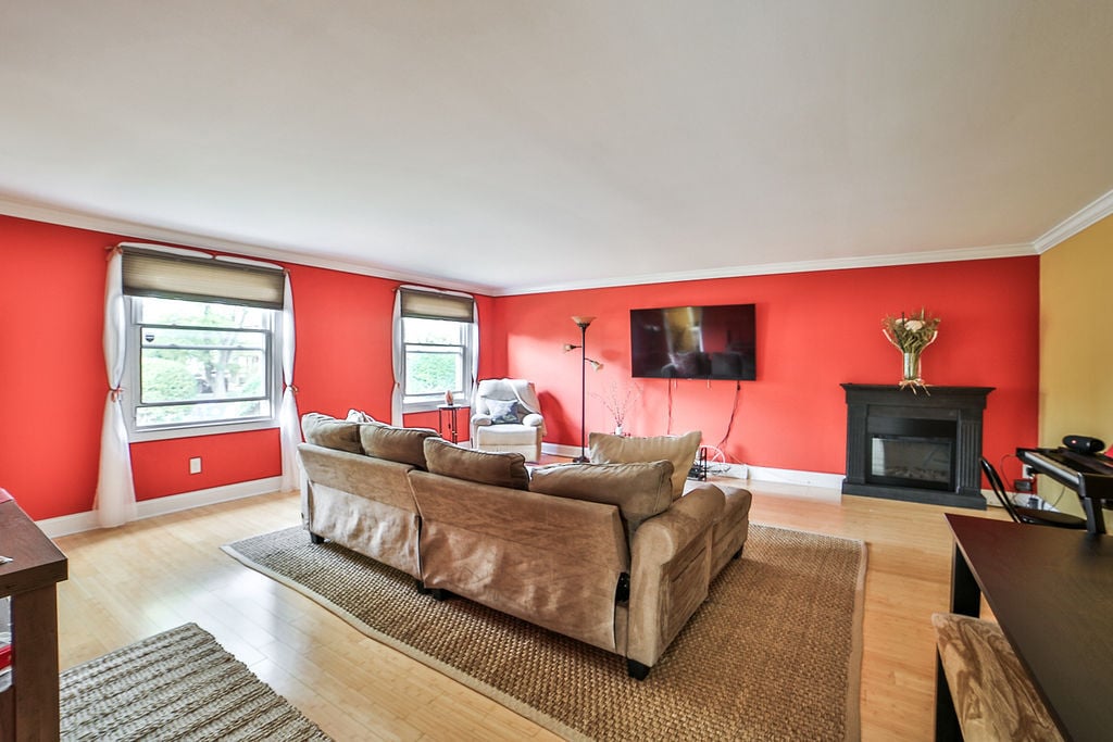 Building Photo - 32 Bernhardt Dr